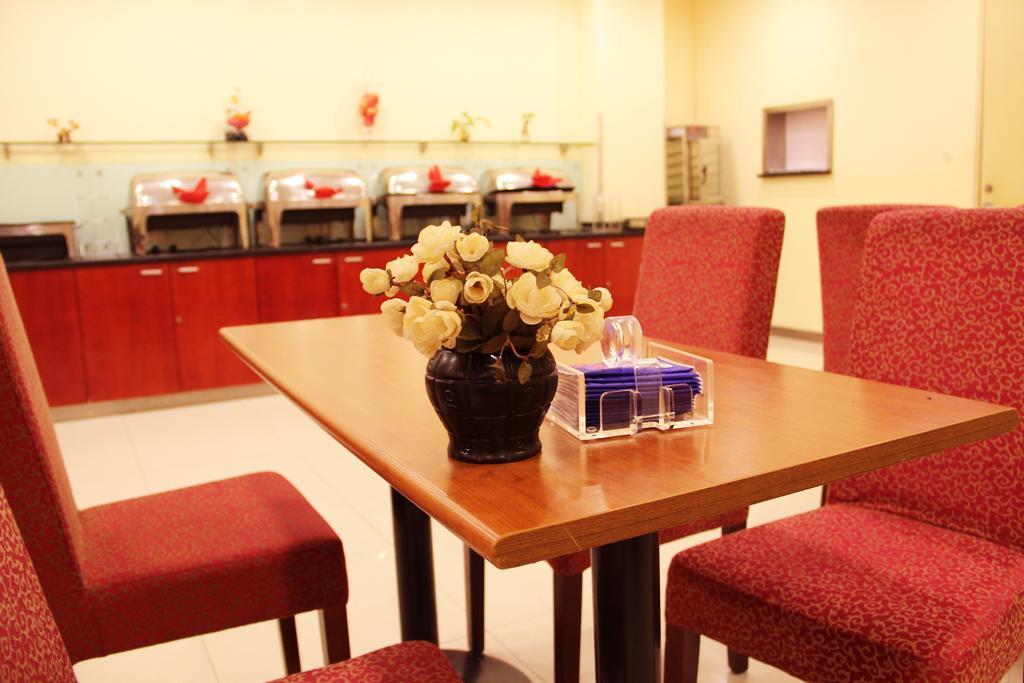 Hanting Express Kunming Yieryi Street Yunnan Normal University Branch Exterior photo
